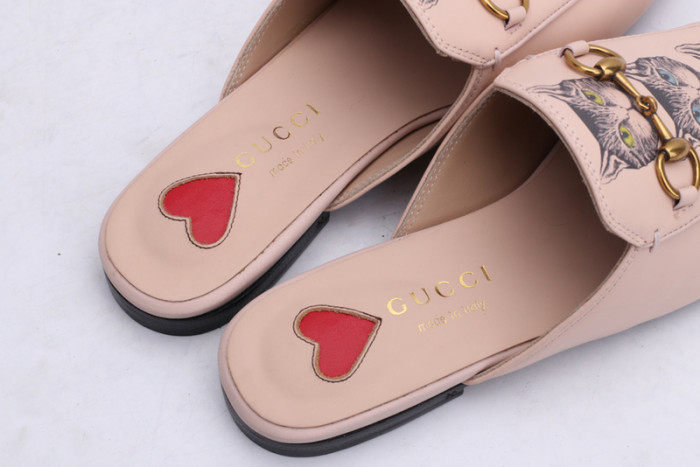 guc loafer