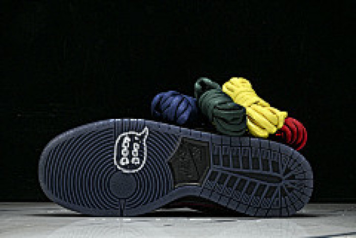 Nardwuar x Nike SB Dunk Low “Tartan” II1493-600