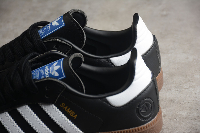 ad low-top sneaker 2303131