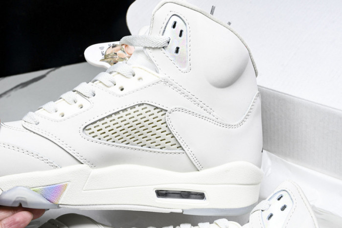 Air Jordan 5 Retro "Light Orewood Brown" HF3183-001