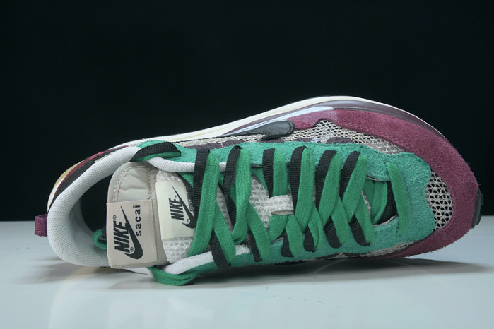 sacai x nike vaporwaffle "string/black villain-red" dd3035-200