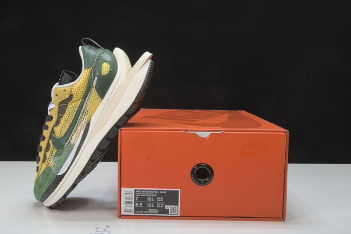 nike vaporwaffle sacai tour yellow cv1363-700
