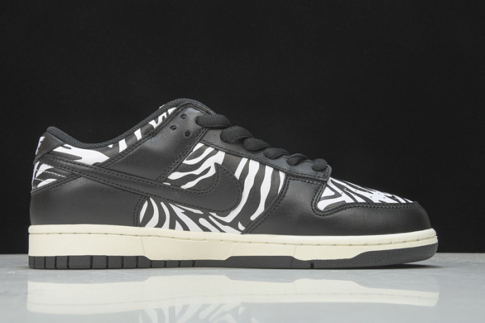 quartersnacks x nike sb dunk low dm3510-001