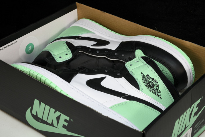 air jordan 1 retro high "green glow" dz5485-130