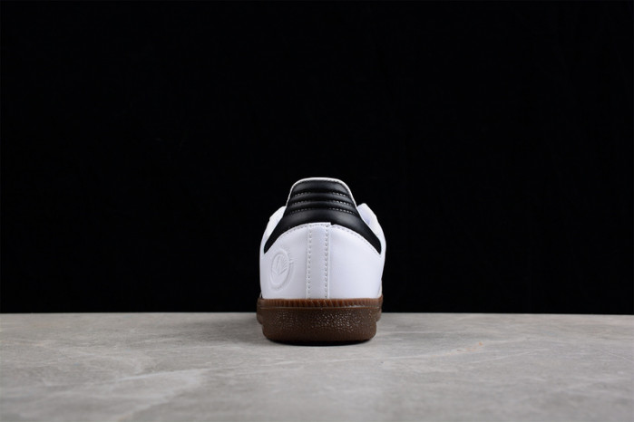 ad low-top sneaker 2303133