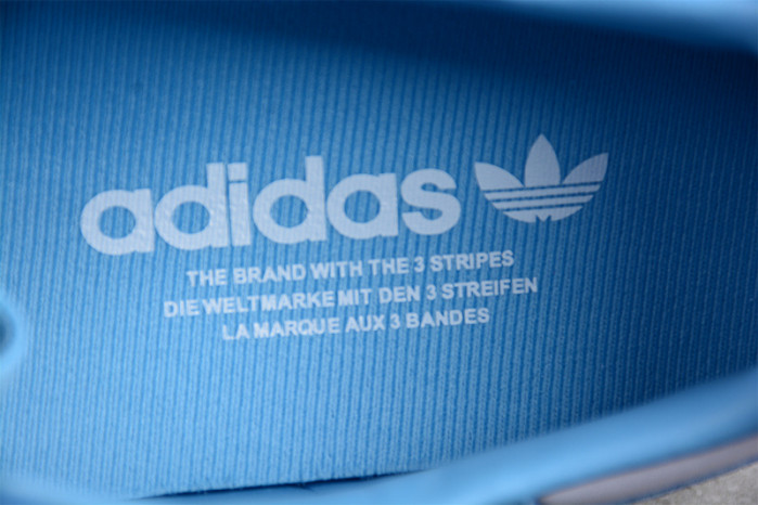 ad low-top sneaker 23031311