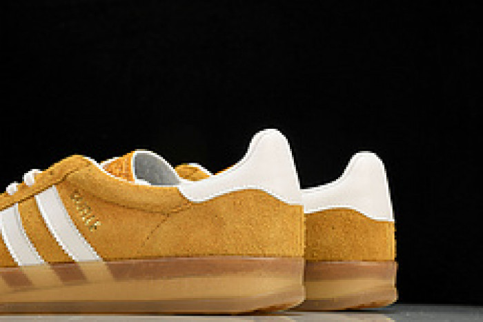 ad low-top sneaker gazelle indoor hq8716