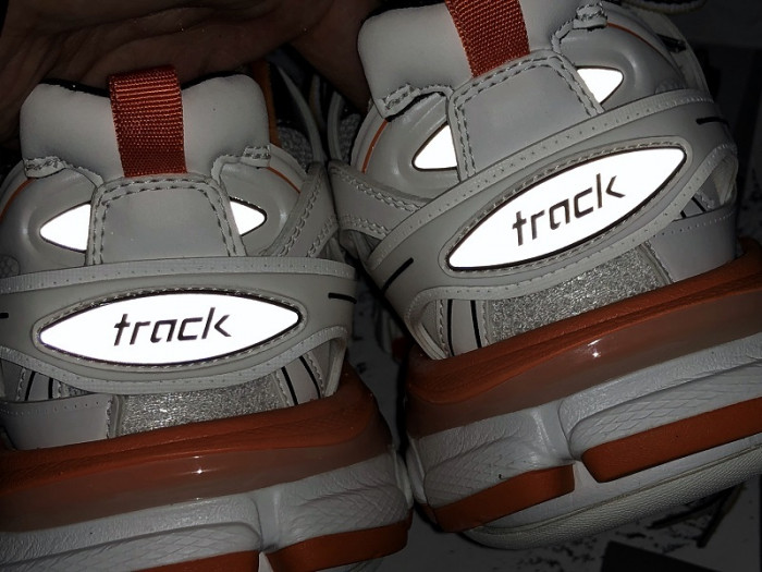 (led) bl tess s. gomma trek low sneakers white orange h903p029