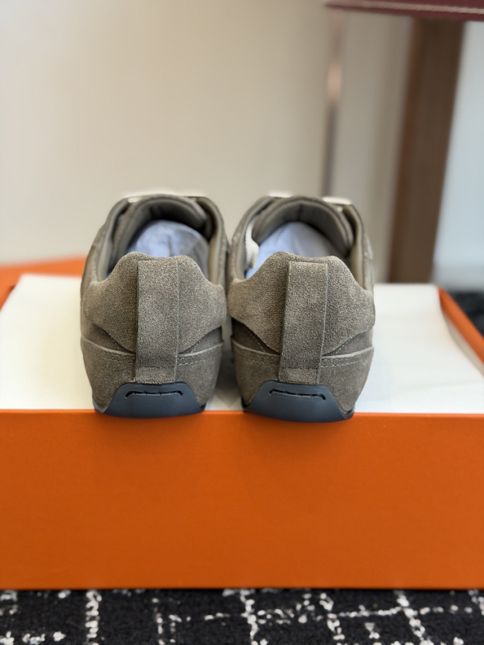 HER SHOES HM-48