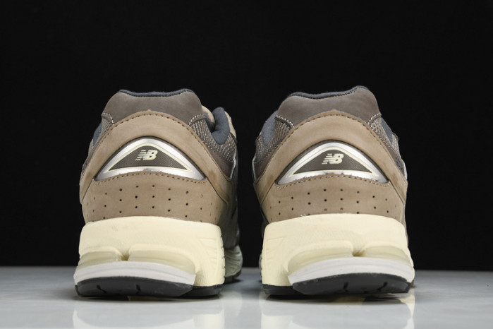 new balance 2002r warm alpaca m2002raw