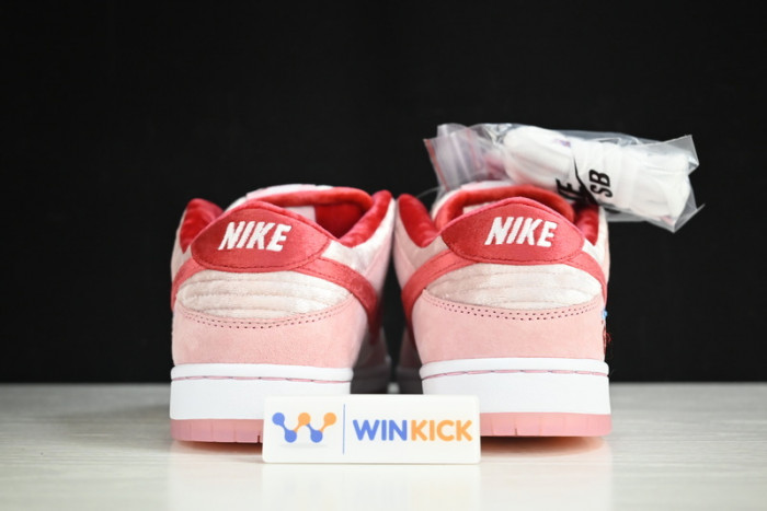 nike sb dunk low strangelove skateboards (special box) - ct2552-800